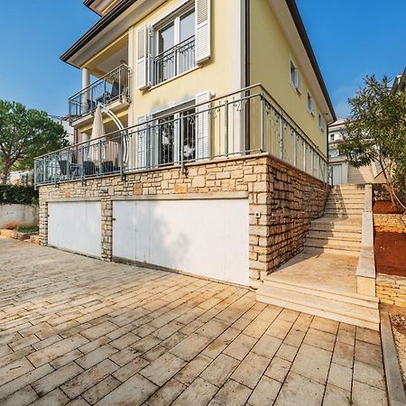 Villa K&K Ровин Екстериор снимка