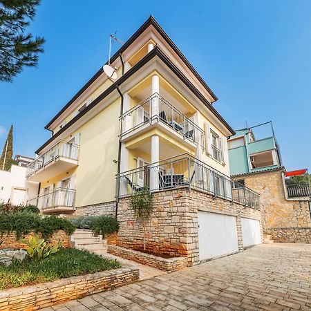 Villa K&K Ровин Екстериор снимка