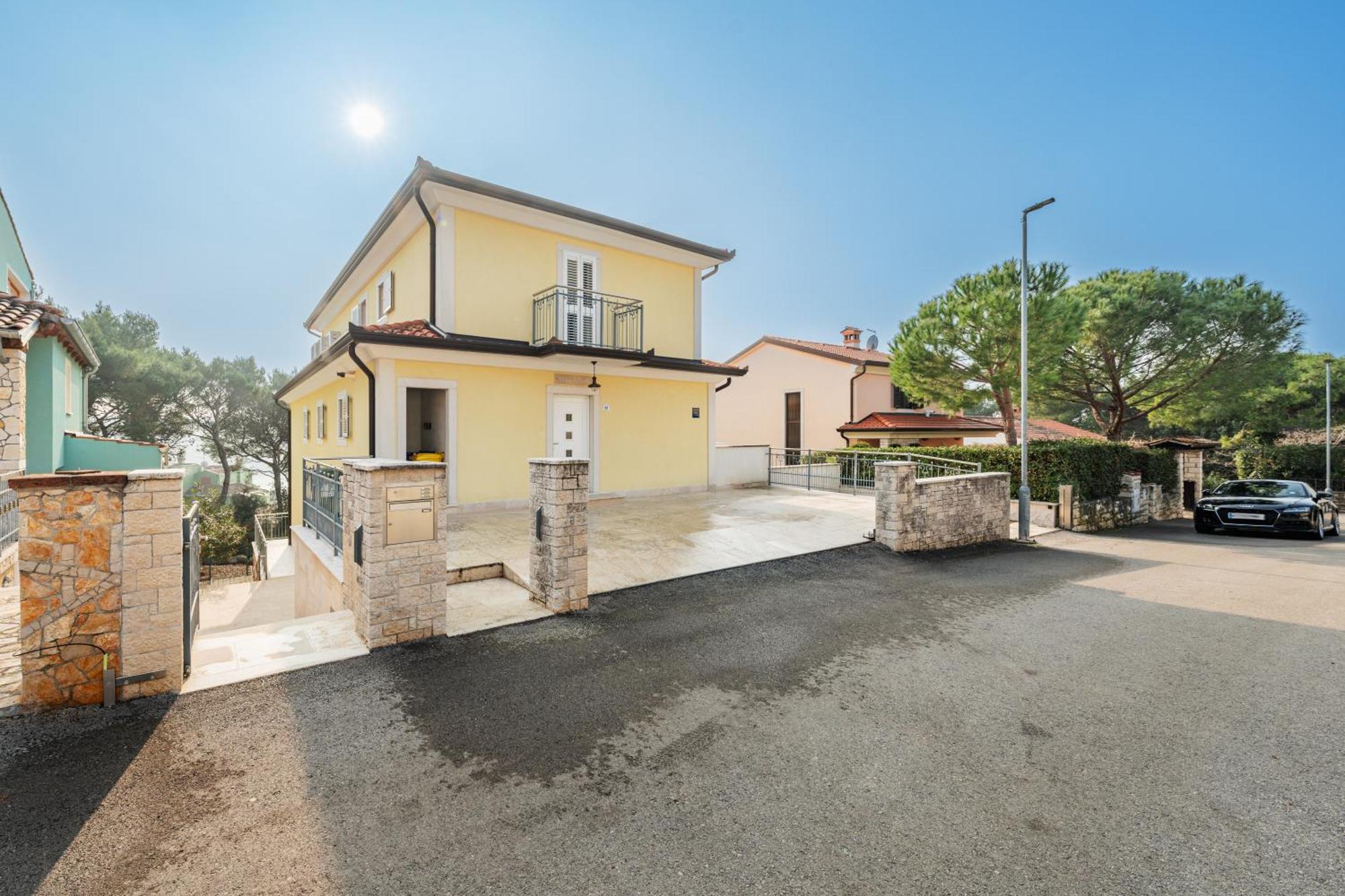 Villa K&K Ровин Екстериор снимка