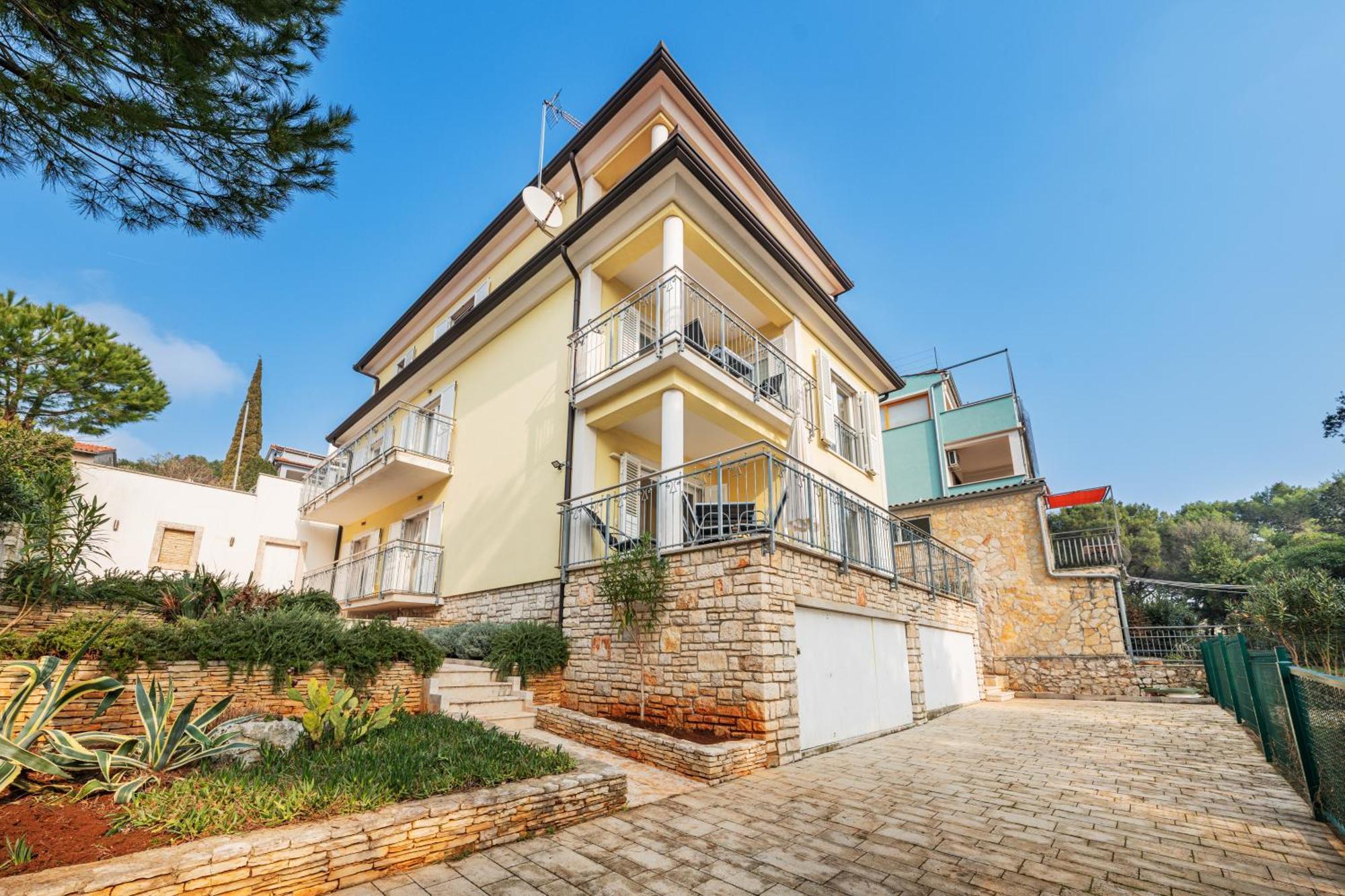 Villa K&K Ровин Екстериор снимка